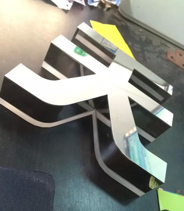 面亞克力字